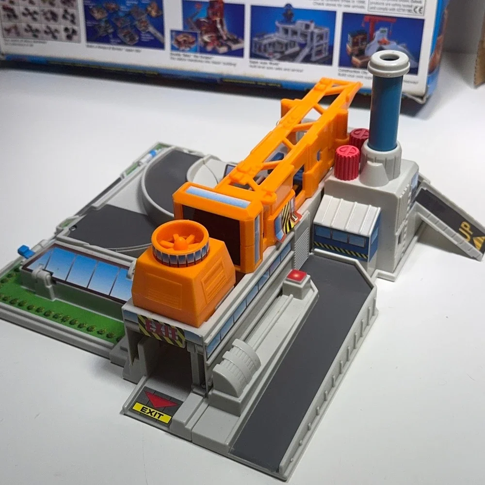Galoob Micro Machines Double Takes Wheel Works Playset incomplete in Box